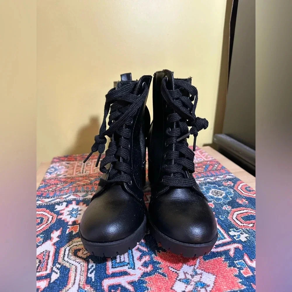 Women’s ankle combat boots NWOT - Picture 2 of 7